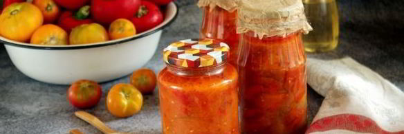 вареный салат из сладкого перца и помидоров на зиму