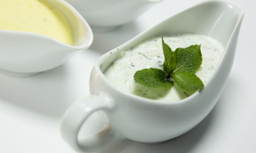 Рецепт йогуртового соуса с огурцом и мятой