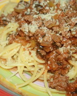 Легкий мясной соус с кинзой и болгарским перцем для спагетти в мультиварке