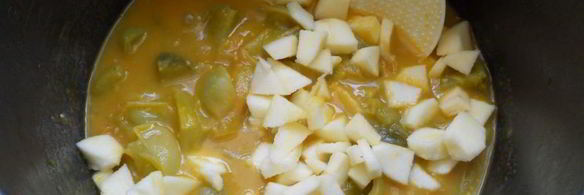 острый соус из зеленых помидоров и яблок в мультиварке