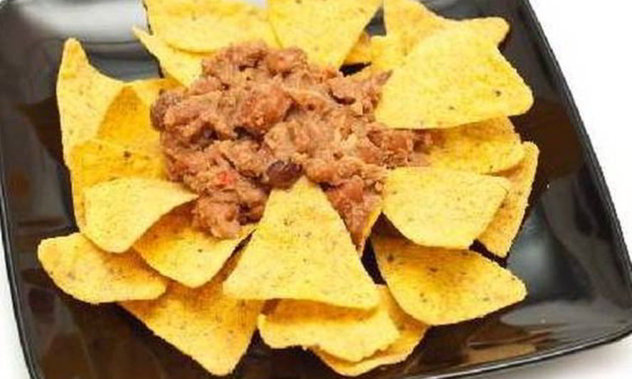 Рецепт пикантного соуса из фасоли с хрустящими криспами