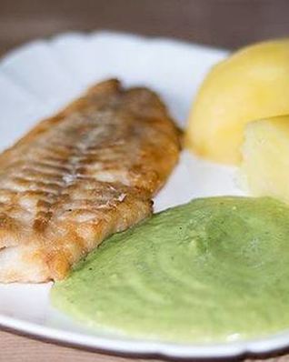 Соус к рыбе из брокколи и белого вина