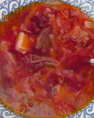 Борщ с тушенкой и помидорами