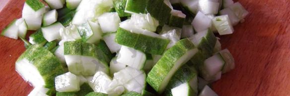 холодный борщ из маринованной свеклы с колбасой