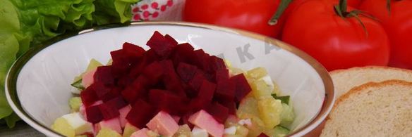 холодный борщ из маринованной свеклы с колбасой
