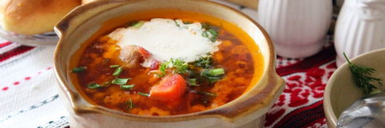 Красный борщ с молотым салом