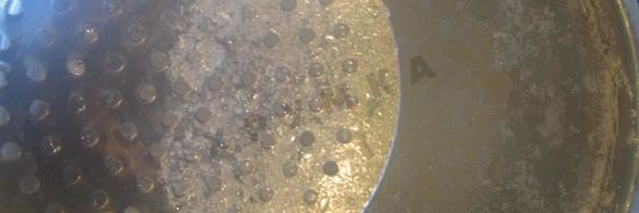 зеленый борщ с крапивой, щавелем и яйцом