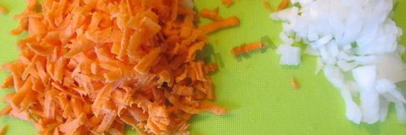 зеленый борщ с крапивой, щавелем и яйцом