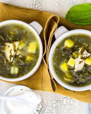 Зеленый борщ с щавелем
