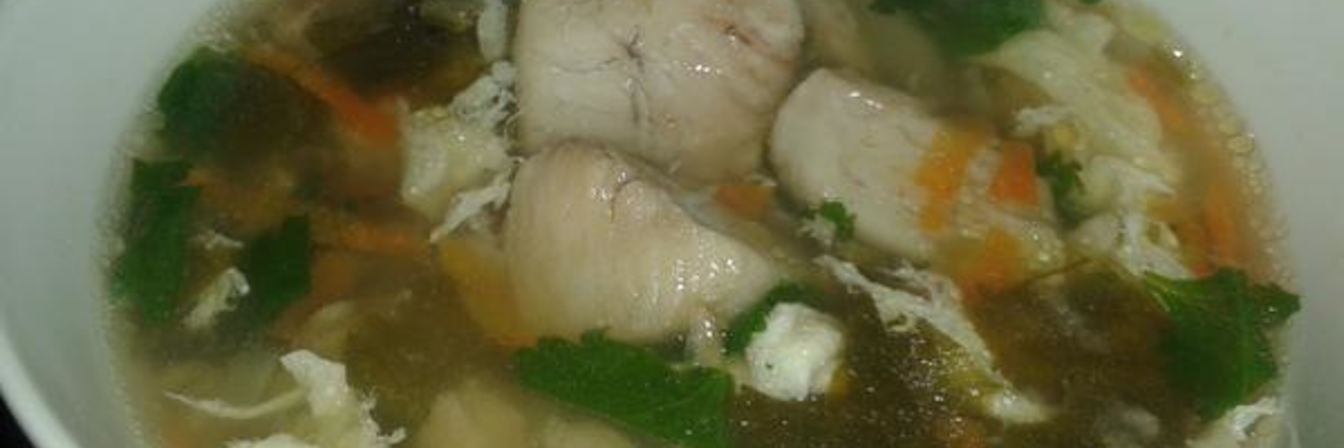 Зеленый борщ с сомом