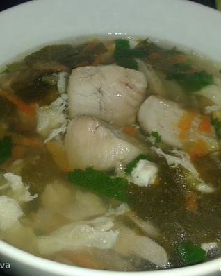 Зеленый борщ с сомом