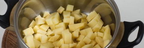 зеленый борщ со щавелем и адыгейским сыром