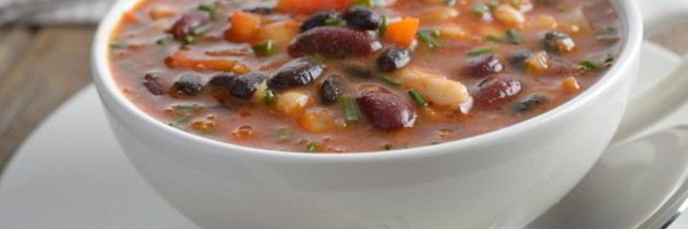 Фасолевый суп Дал Таркари с овощами