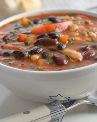 Фасолевый суп Дал Таркари с овощами