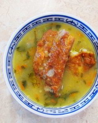 Гороховый суп с копчеными ребрышками