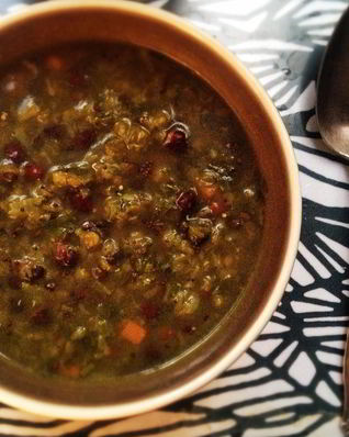 Контрастный суп с коричневым нутом