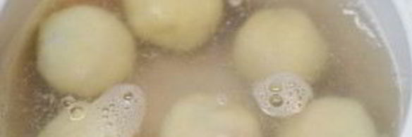 куббе-суп с манными клецками, фаршированными мясом