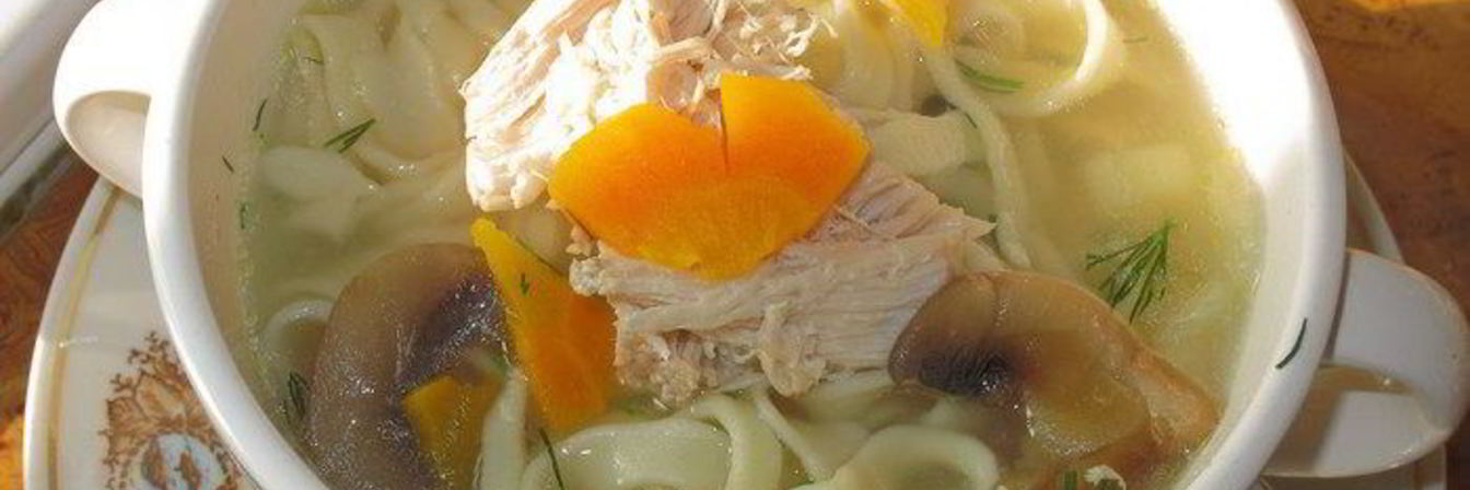 Куриный суп с грибами и домашней пастой