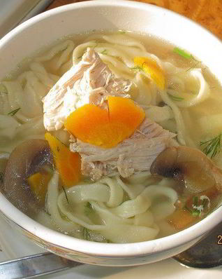 Куриный суп с грибами и домашней пастой