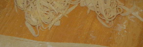 куриный суп с грибами и домашней пастой