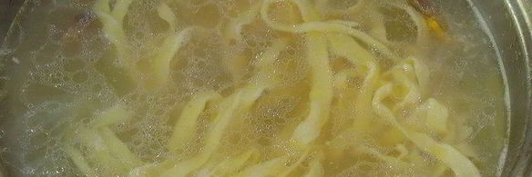 куриный суп с грибами и домашней пастой