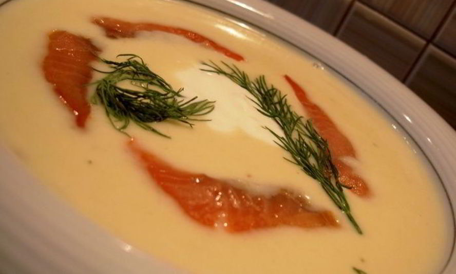 Рецепт лукового супа с сыром и лососиной