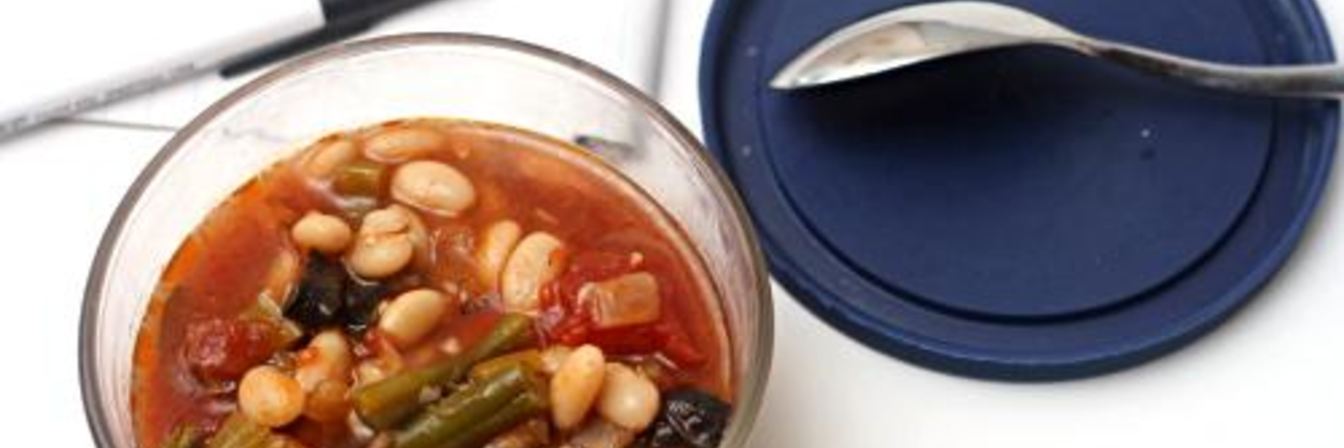 Суп из фасоли и жареных овощей