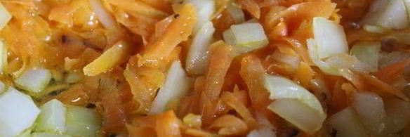 суп из говяжьего сердца с маринованными огурцами и домашней сметаной