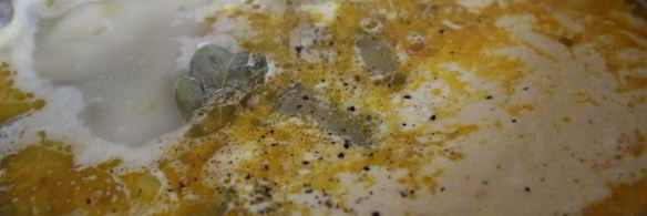 суп из говяжьего сердца с маринованными огурцами и домашней сметаной