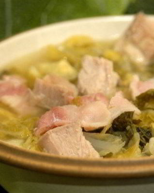 Суп из картофеля и савойской капусты с беконом