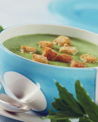 Суп-крем из шпината с чесночными крутонами
