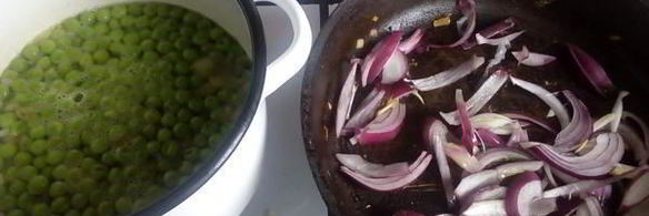 гороховый суп-пюре с красным луком