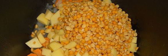 гороховый суп-пюре в мультиварке с плавленным сырком и чесночными сухариками