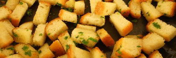 гороховый суп-пюре в мультиварке с плавленным сырком и чесночными сухариками