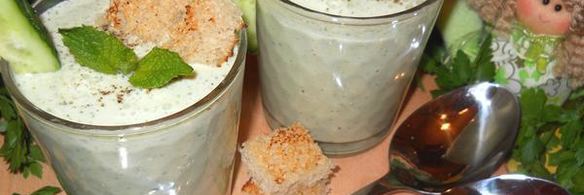 холодный мятный суп-пюре с яблоком и огурцом