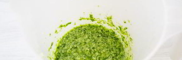 холодный суп-пюре из свеклы с песто