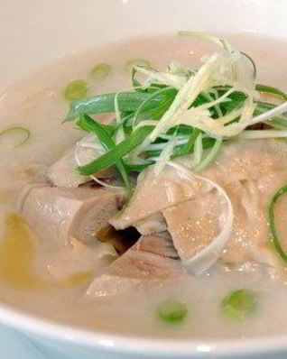 Куриный суп-пюре с горохом и чесноком