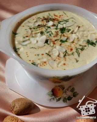 Пряный суп-пюре с цветной капустой и миндалем