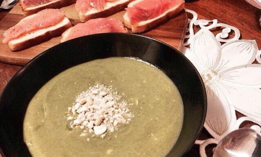 Рецепт супа-пюре из брокколи и шпината с плавленым сыром