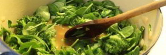 суп-пюре из брокколи со шпинатом