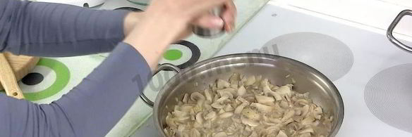 суп пюре из шампиньонов со сливками и мускатным орехом