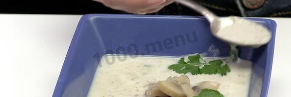 суп пюре из шампиньонов со сливками и мускатным орехом