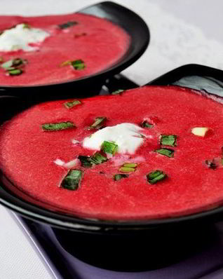 Суп-пюре из свеклы с апельсином и замороженным йогуртом