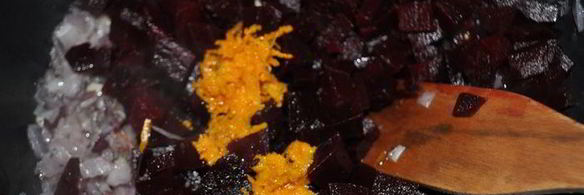 суп-пюре из свеклы с апельсином и замороженным йогуртом