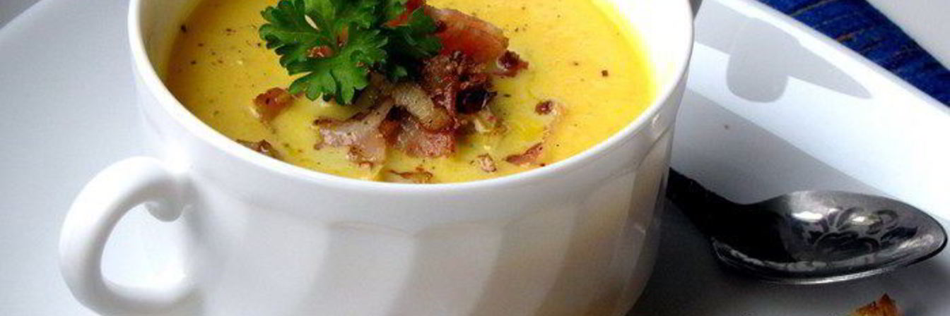 Суп-пюре из тыквы с беконом и орехами
