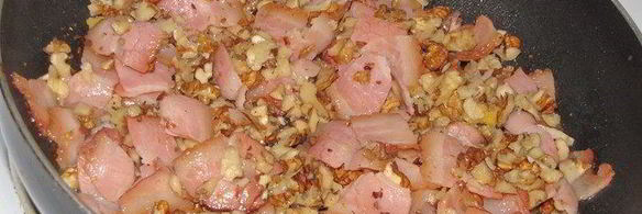 суп-пюре из тыквы с беконом и орехами