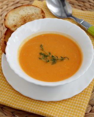 Суп-пюре из запеченной тыквы и помидоров