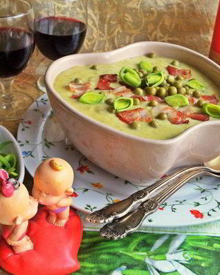 Суп-пюре картофельный с горошком и беконом