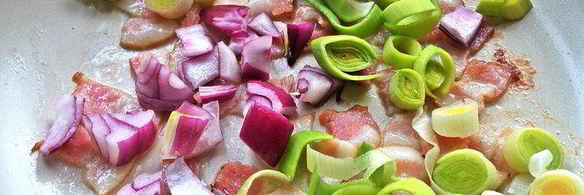 суп-пюре картофельный с горошком и беконом