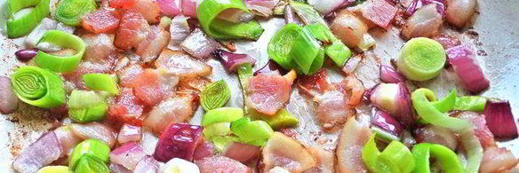 суп-пюре картофельный с горошком и беконом